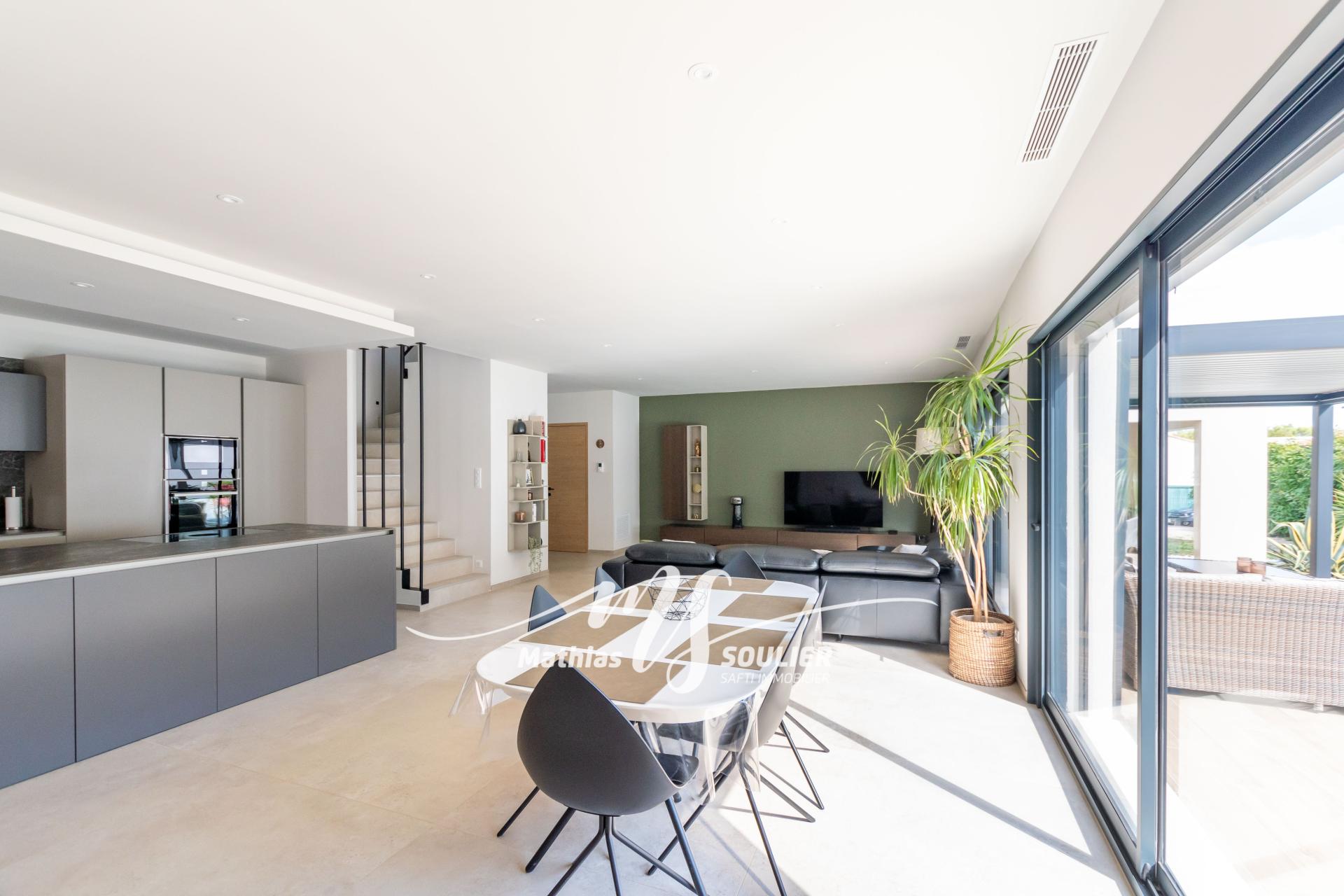 Photo 8 of the listing.