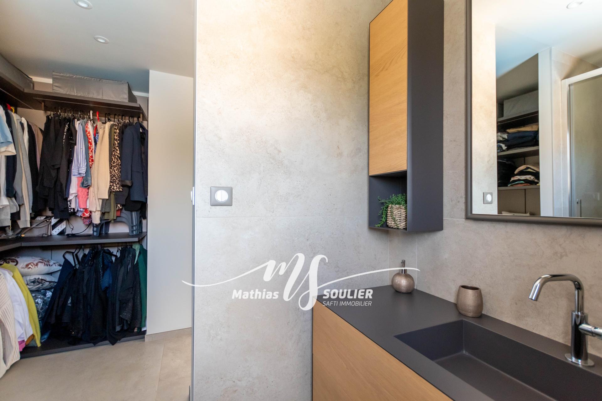 Photo 16 of the listing.