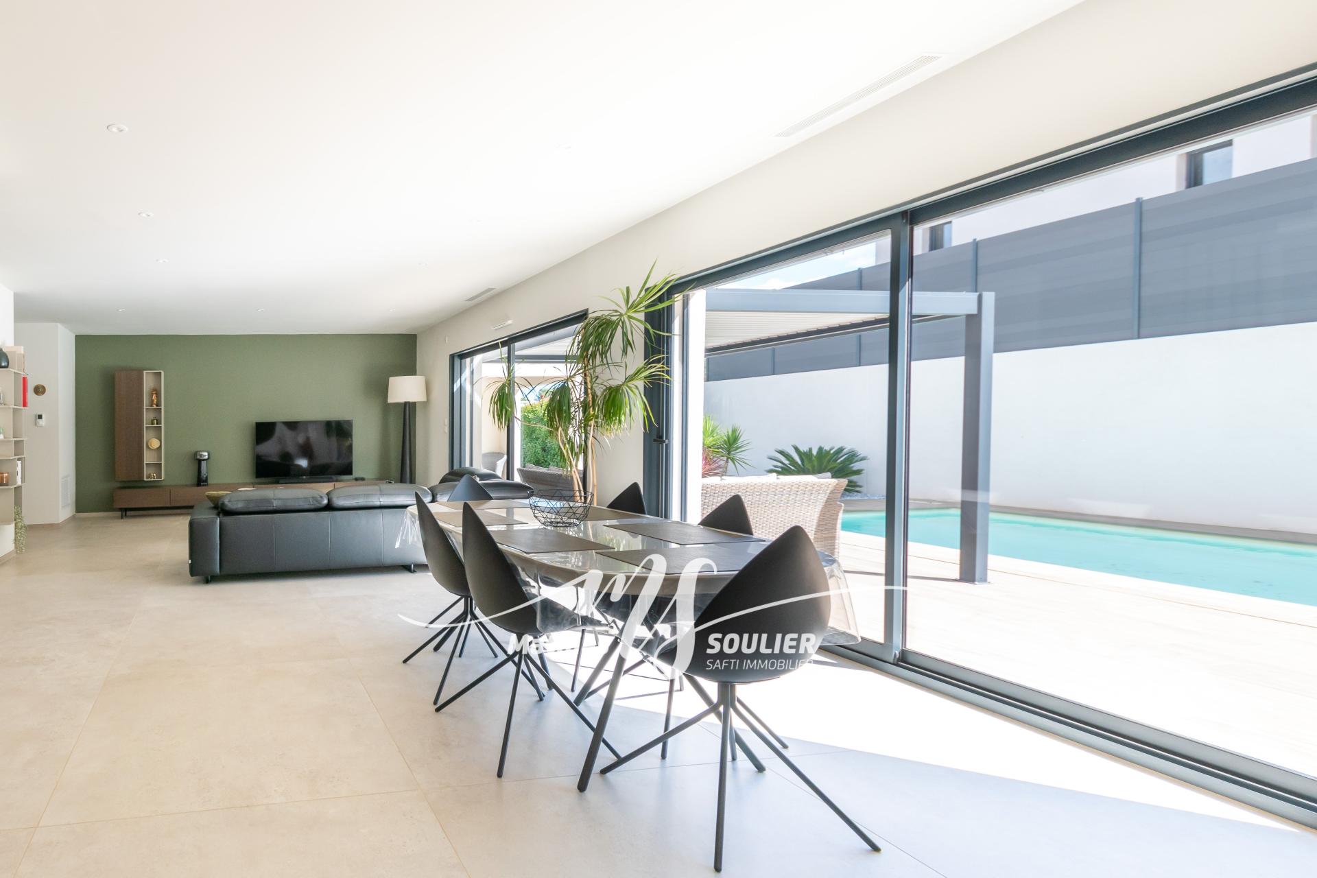 Photo 4 of the listing.