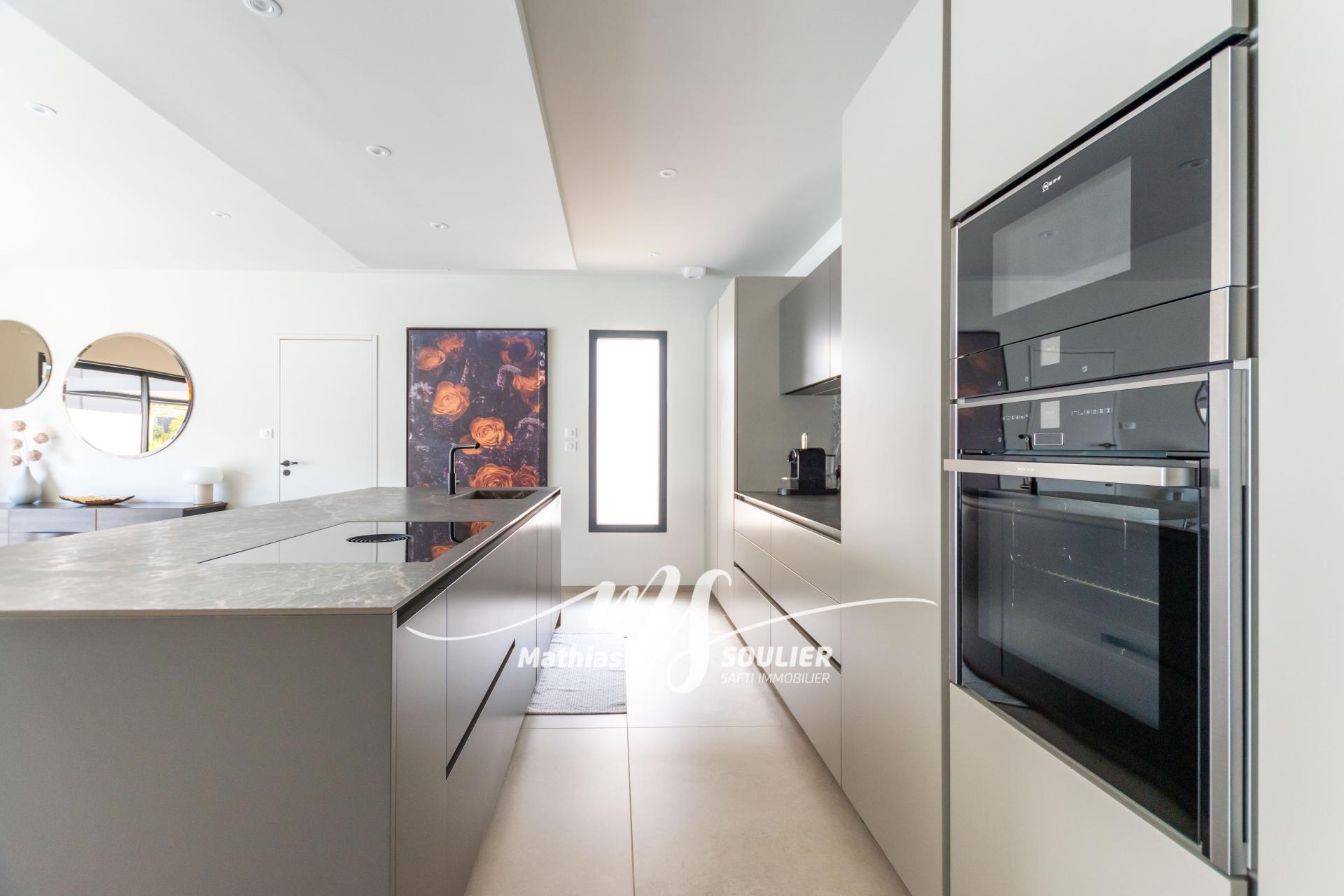 Photo 6 of the listing.