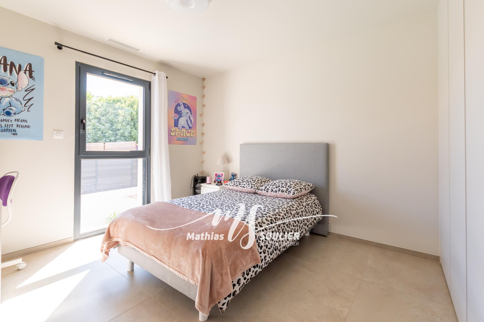 Photo 13 of the listing.