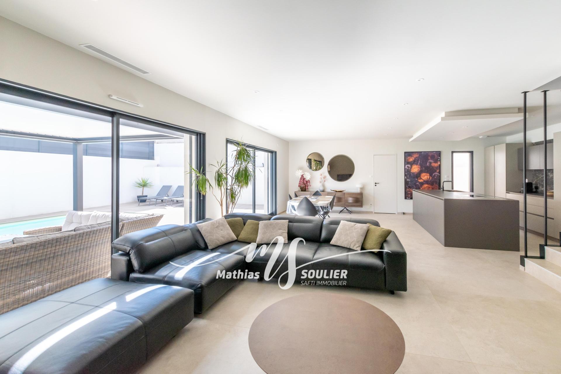 Photo 7 of the listing.