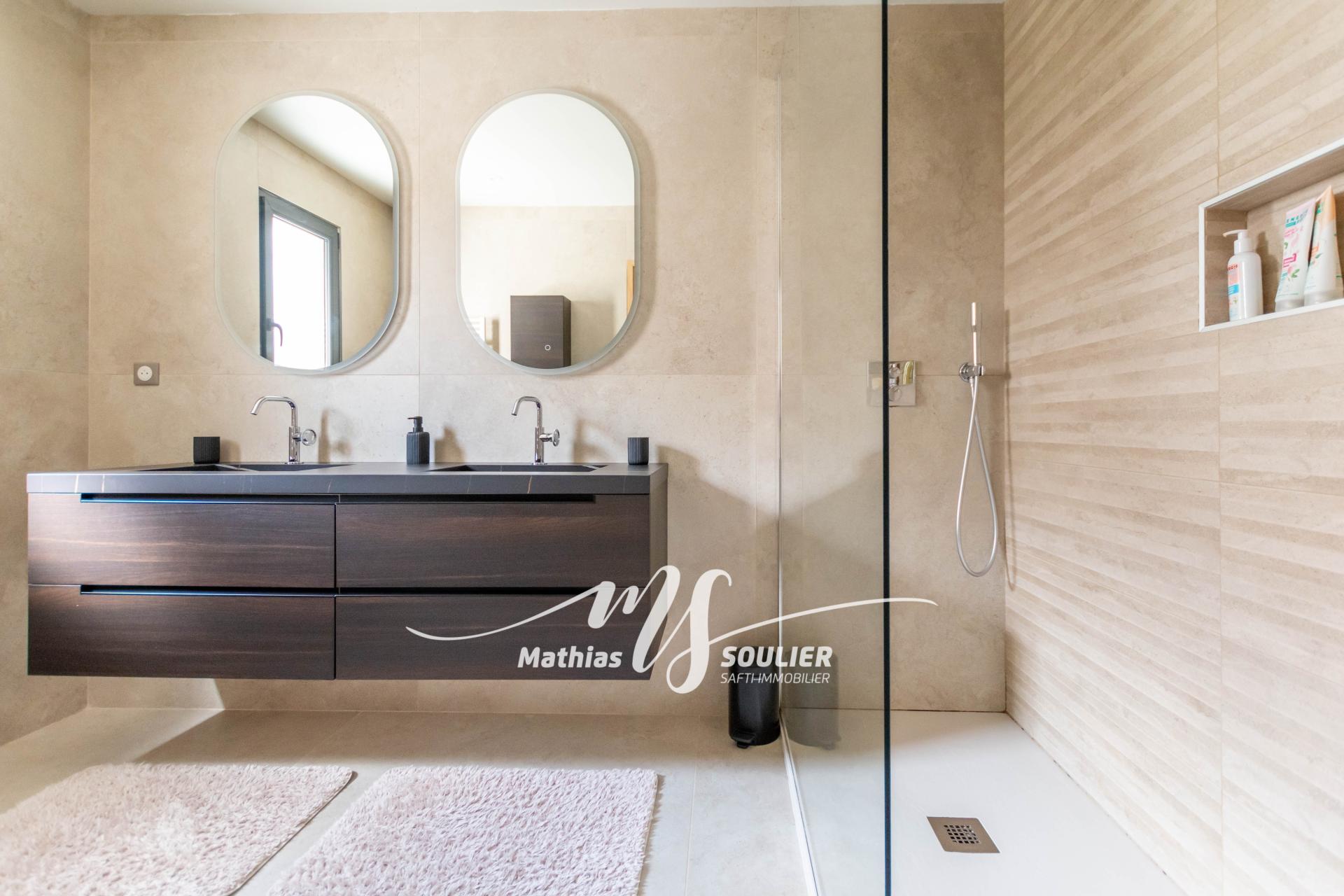 Photo 14 of the listing.