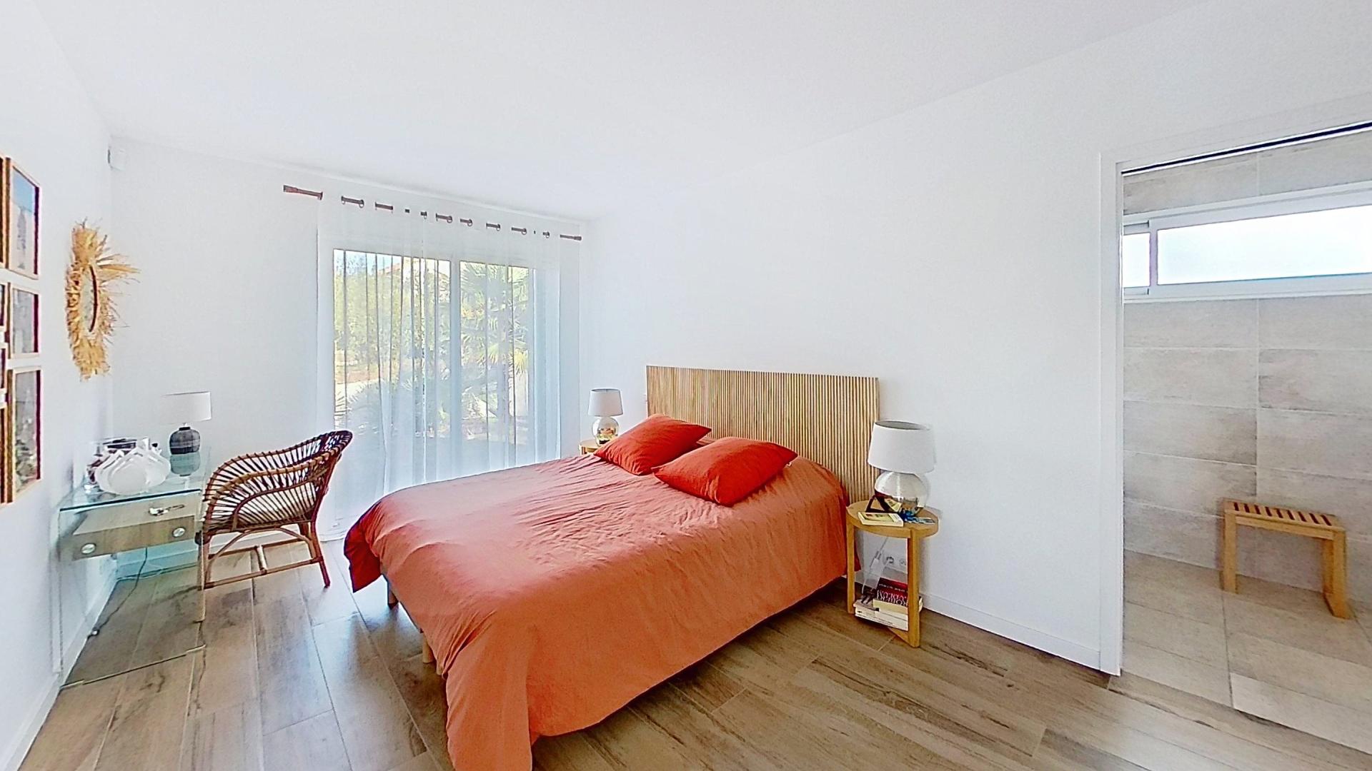 Photo 4 of the listing.