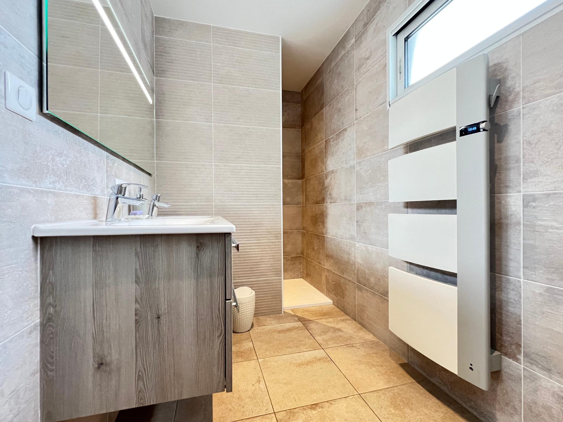 Photo 5 of the listing.