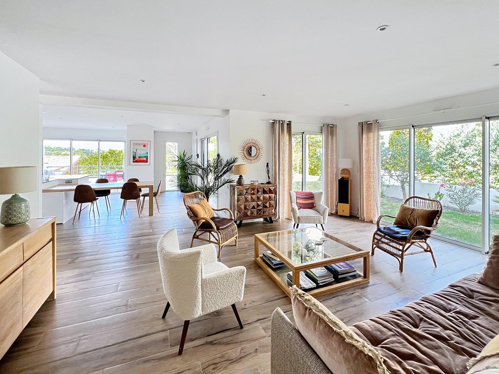 Photo 2 of the listing.