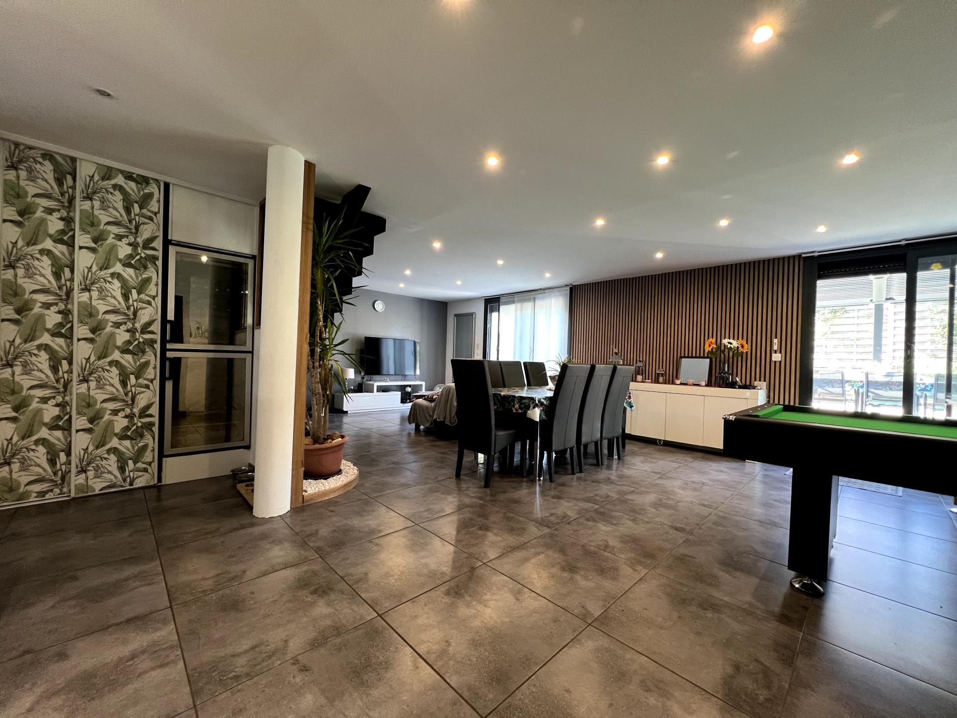 Photo 8 of the listing.