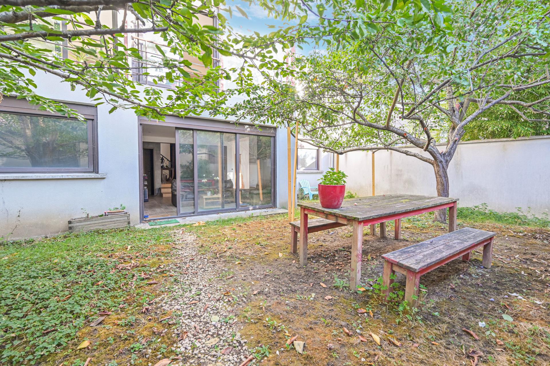 Photo 7 of the listing.