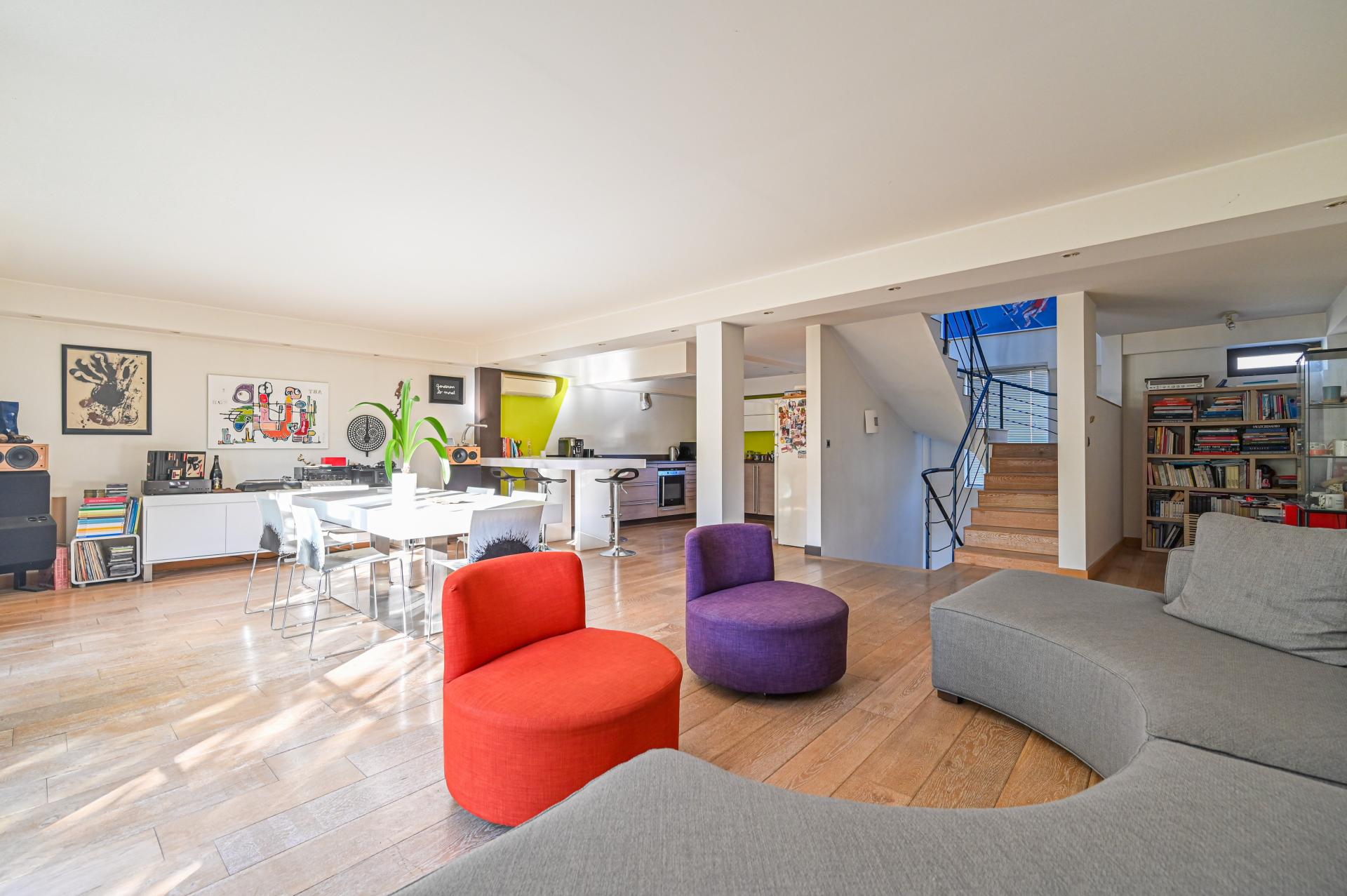 Photo 2 of the listing.