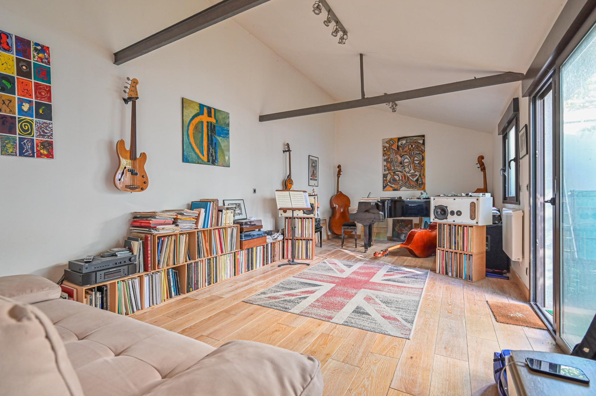 Photo 8 of the listing.