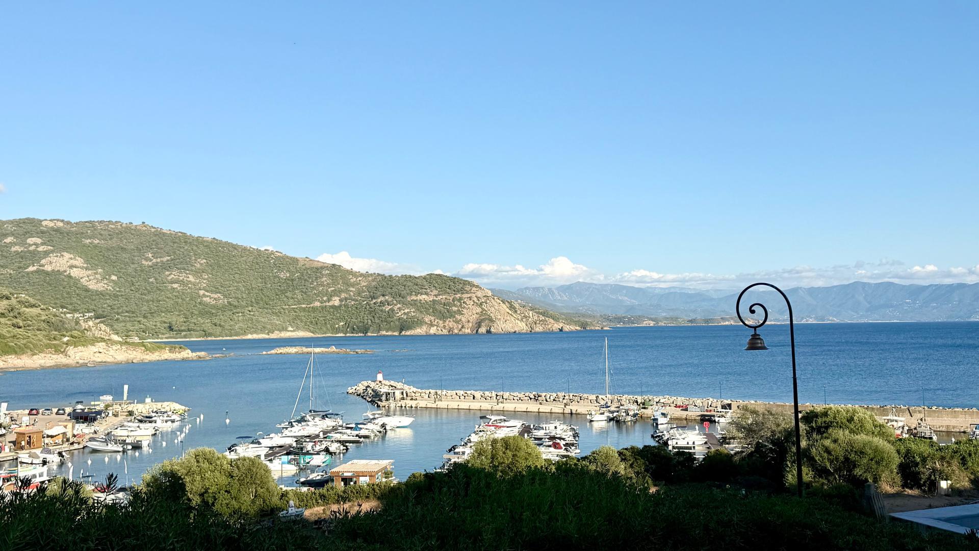 Photo 3 of the listing.