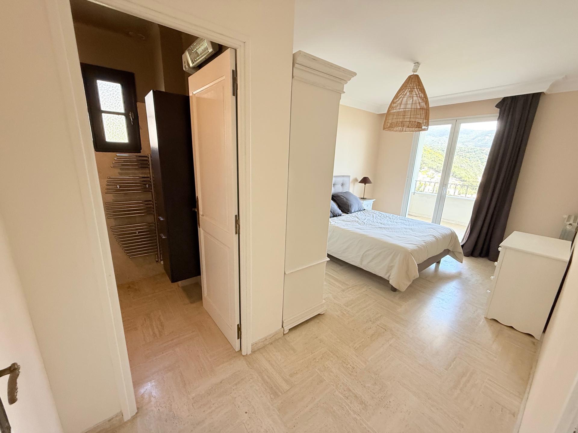 Photo 11 of the listing.