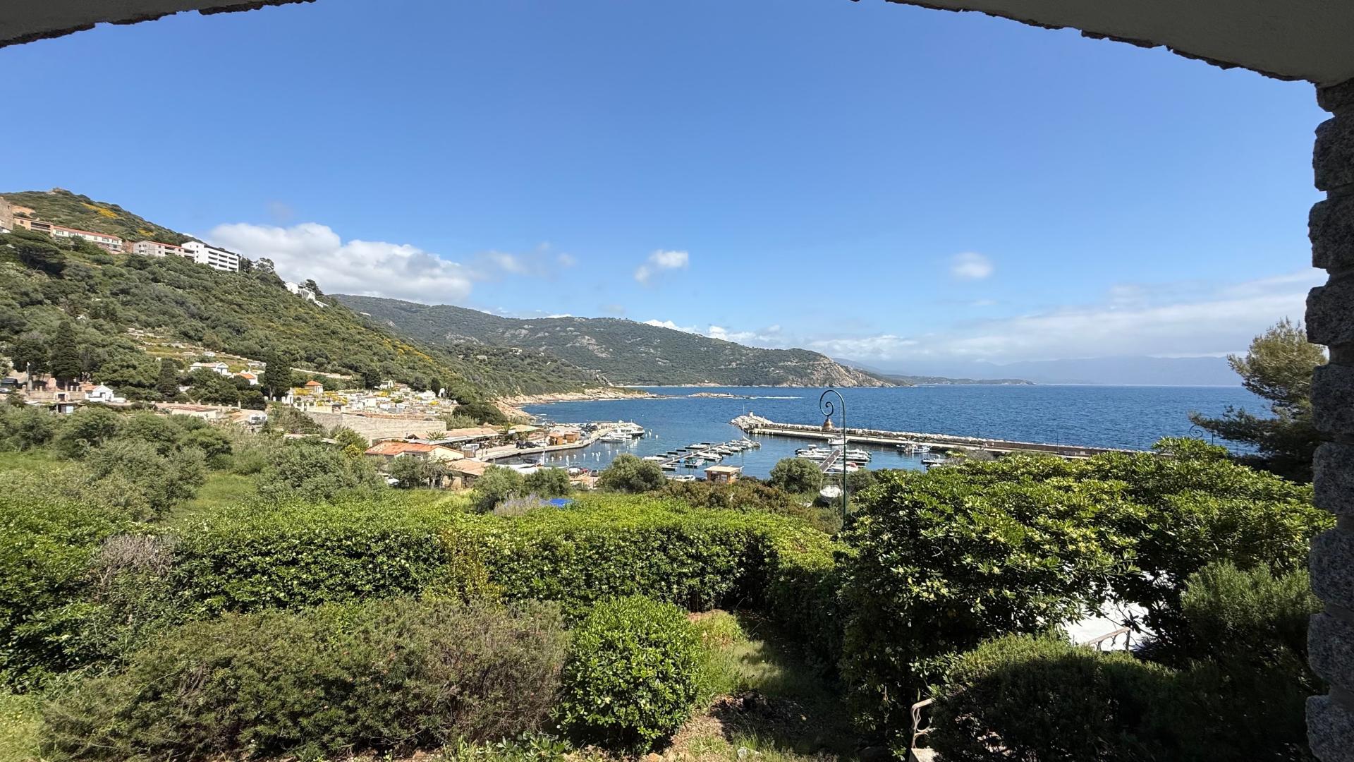 Photo 5 of the listing.