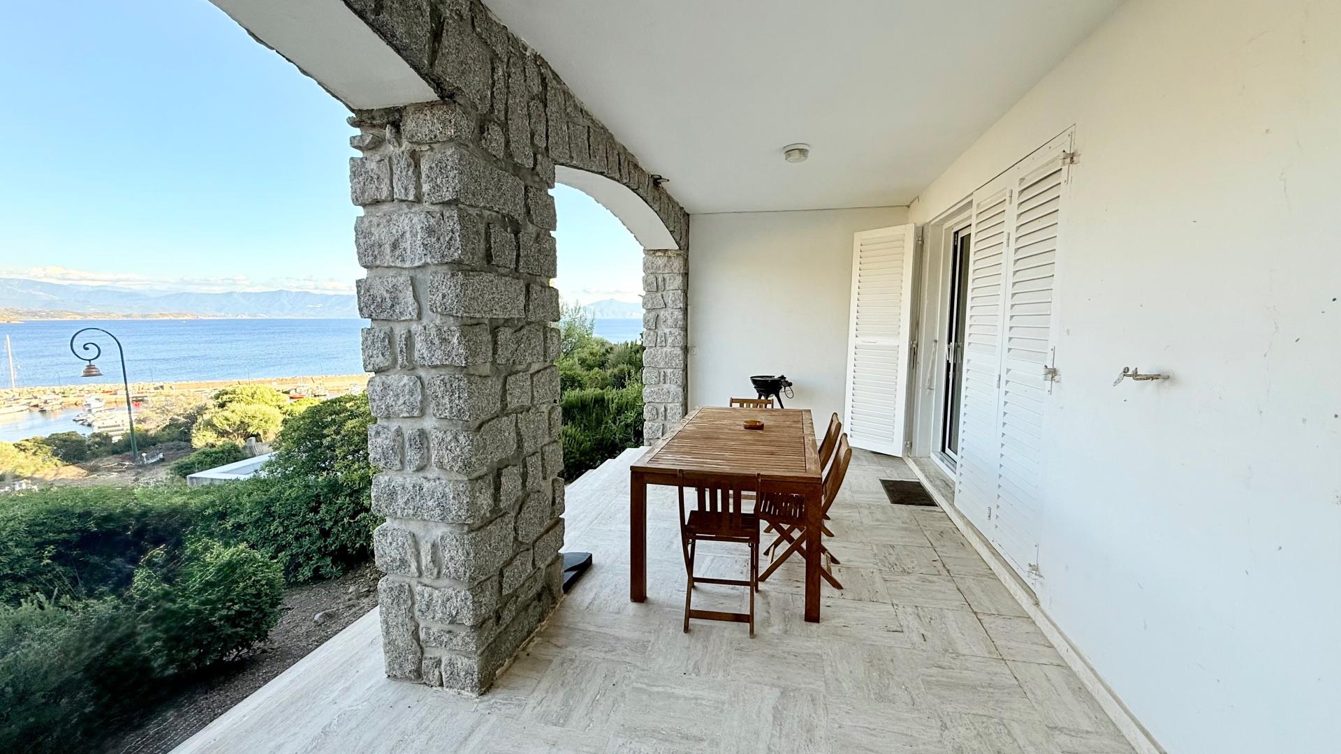 Photo 4 of the listing.