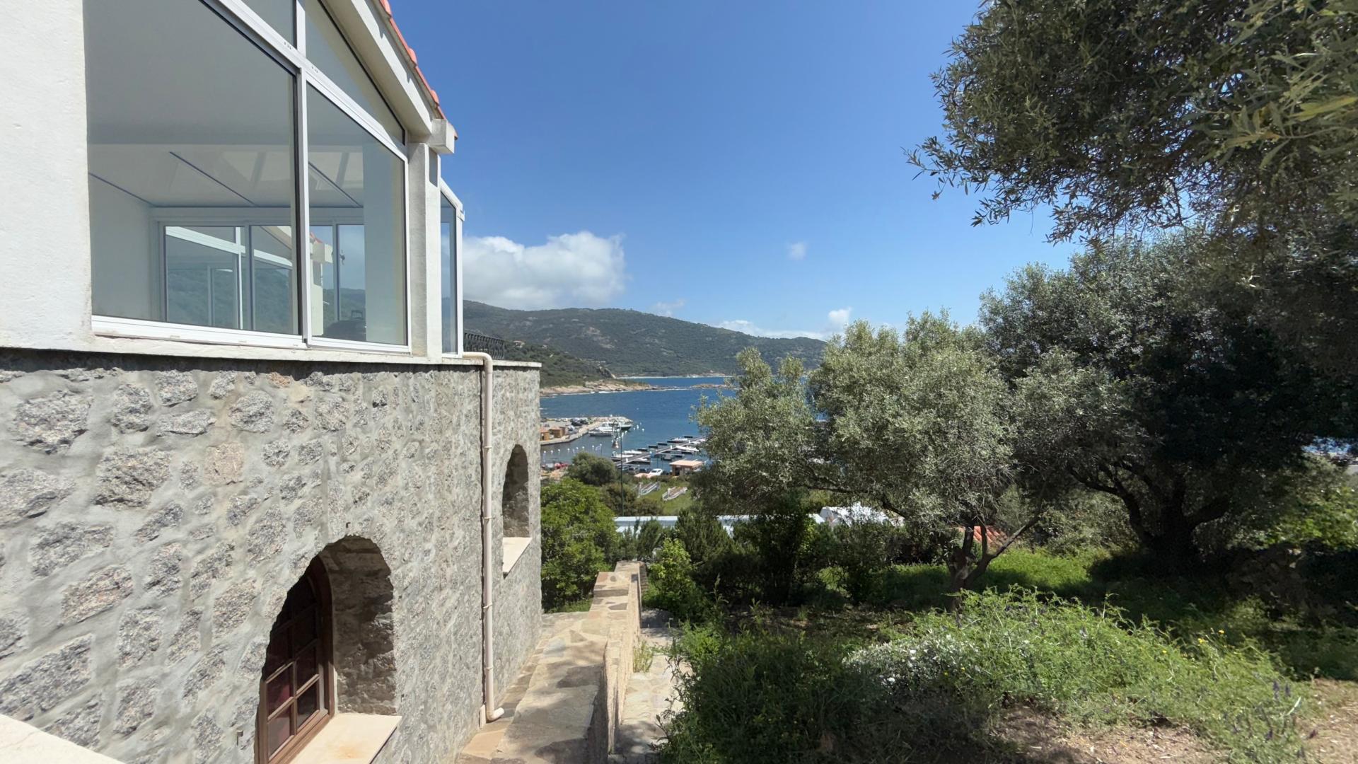 Photo 7 of the listing.