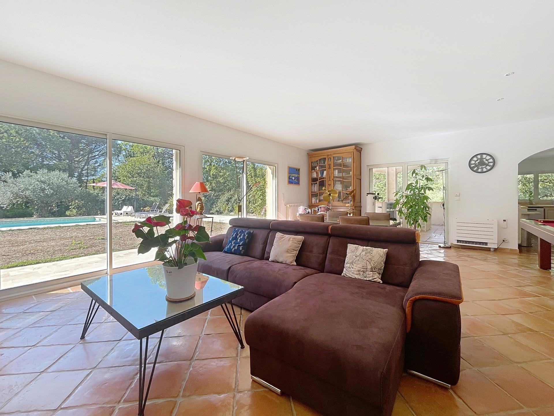 Photo 3 of the listing.