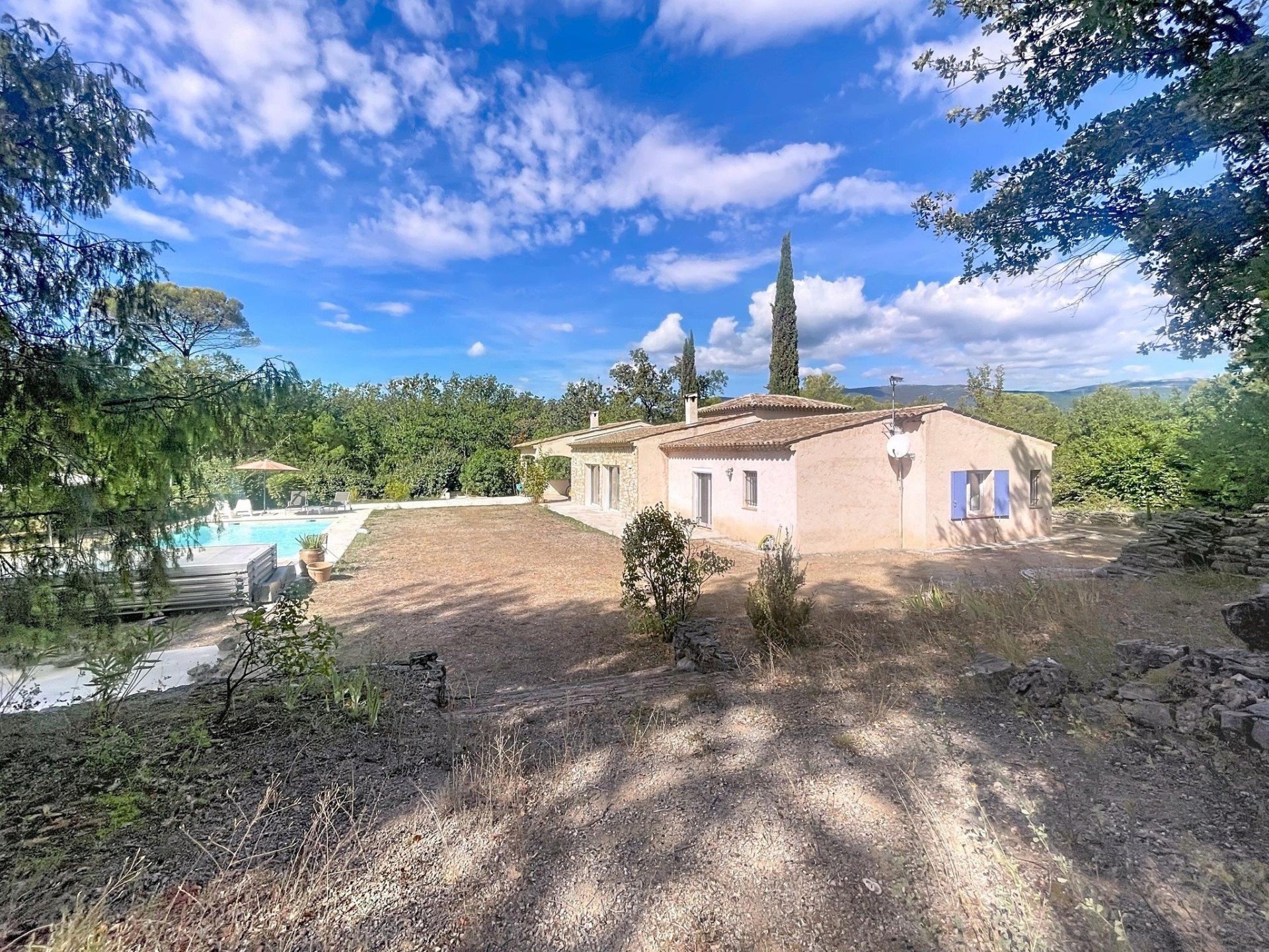 Photo 2 of the listing.