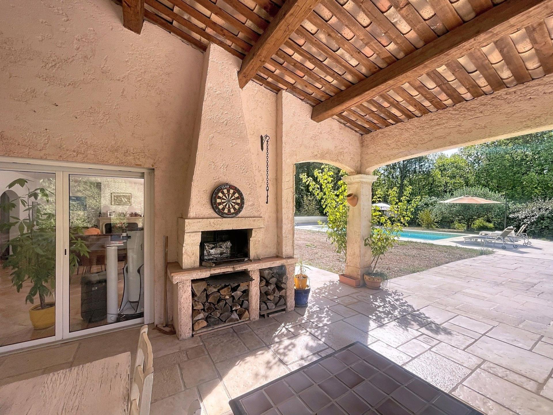 Photo 8 of the listing.