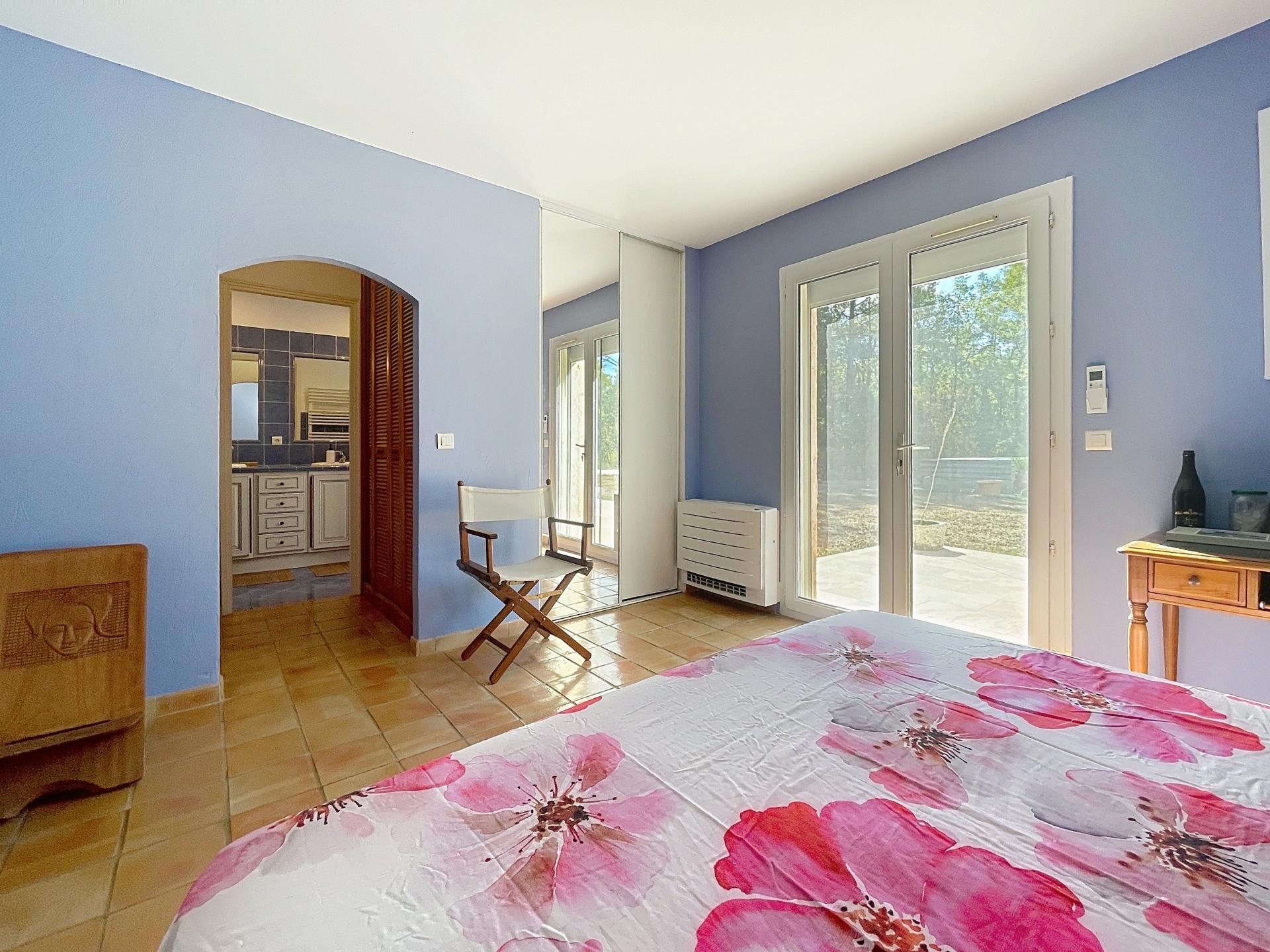 Photo 5 of the listing.