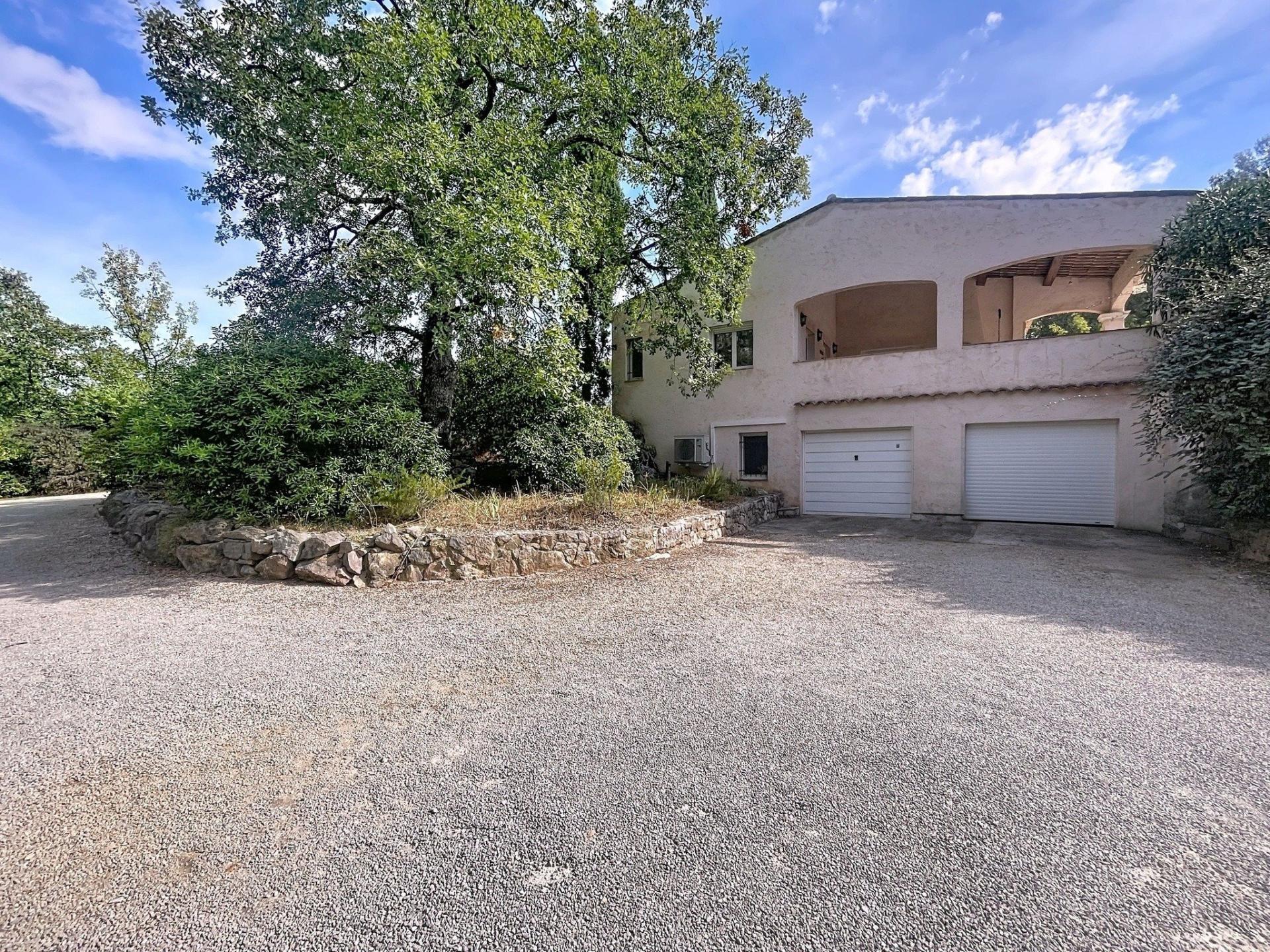 Photo 10 of the listing.