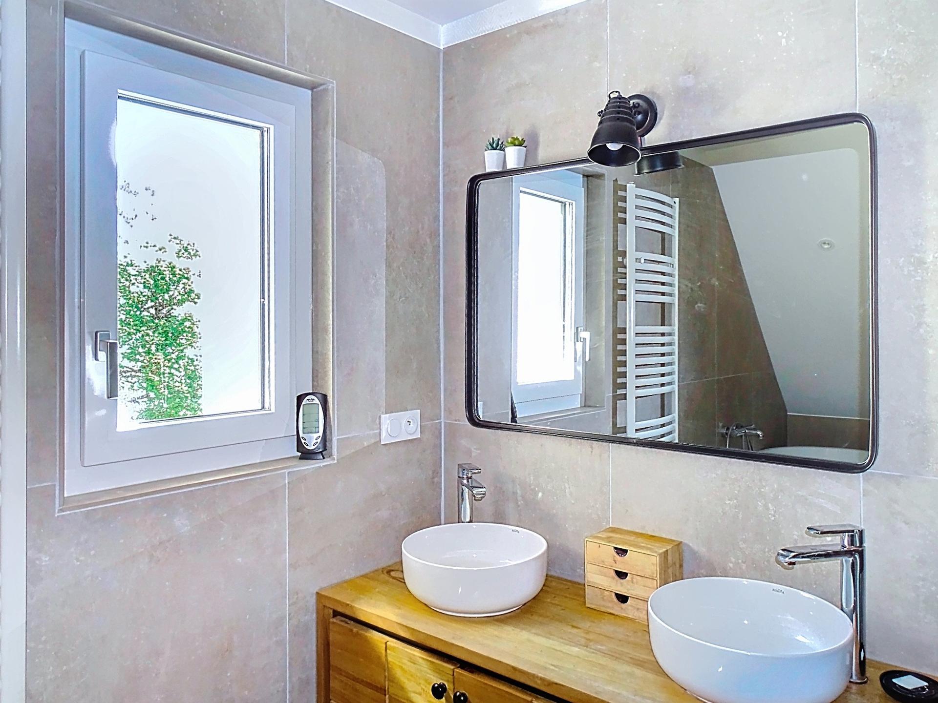 Photo 8 of the listing.