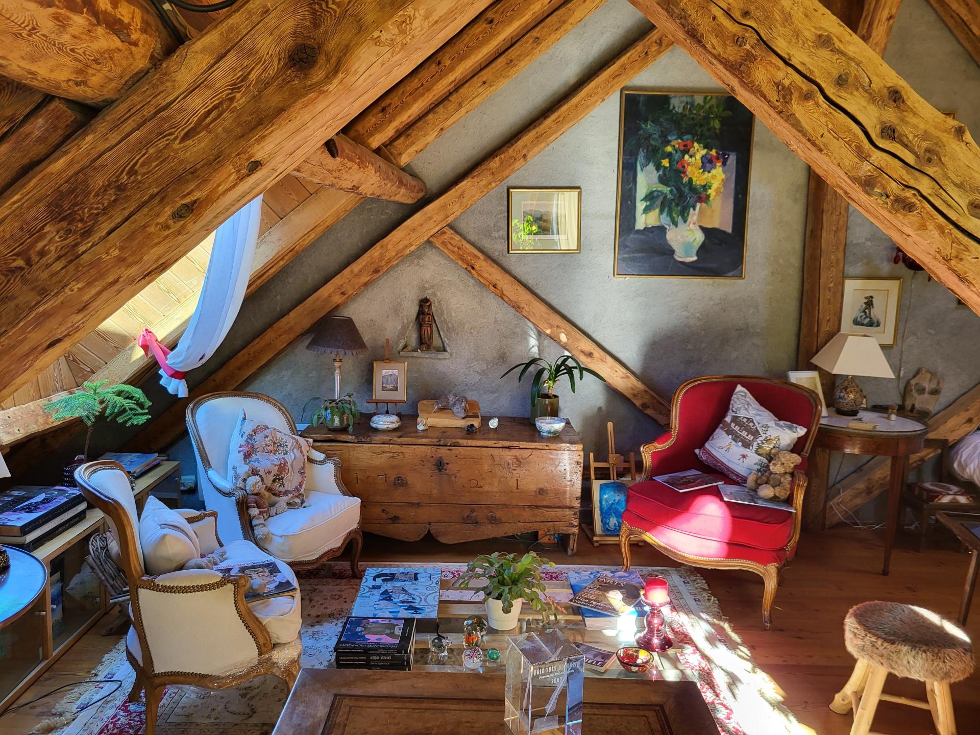 Photo 9 of the listing.