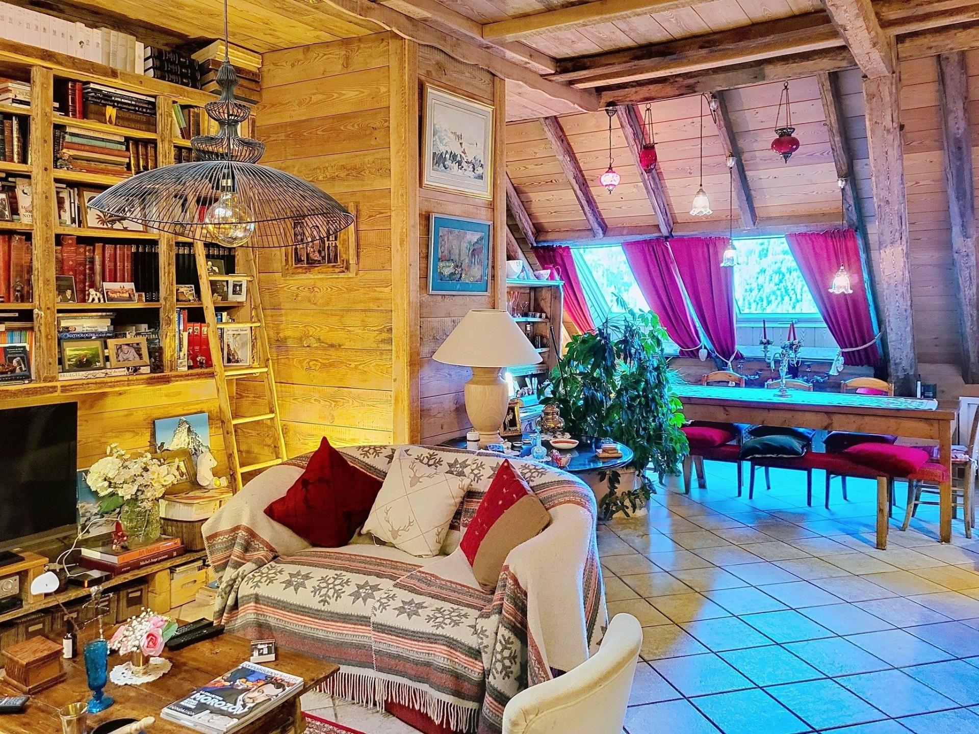 Photo 2 of the listing.