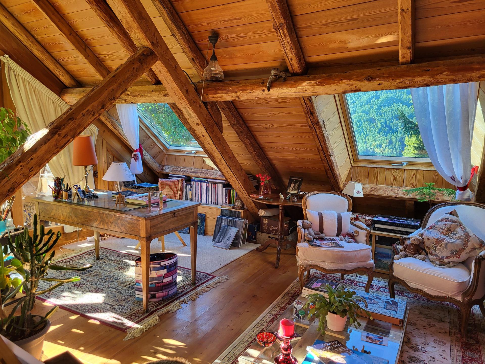 Photo 8 of the listing.