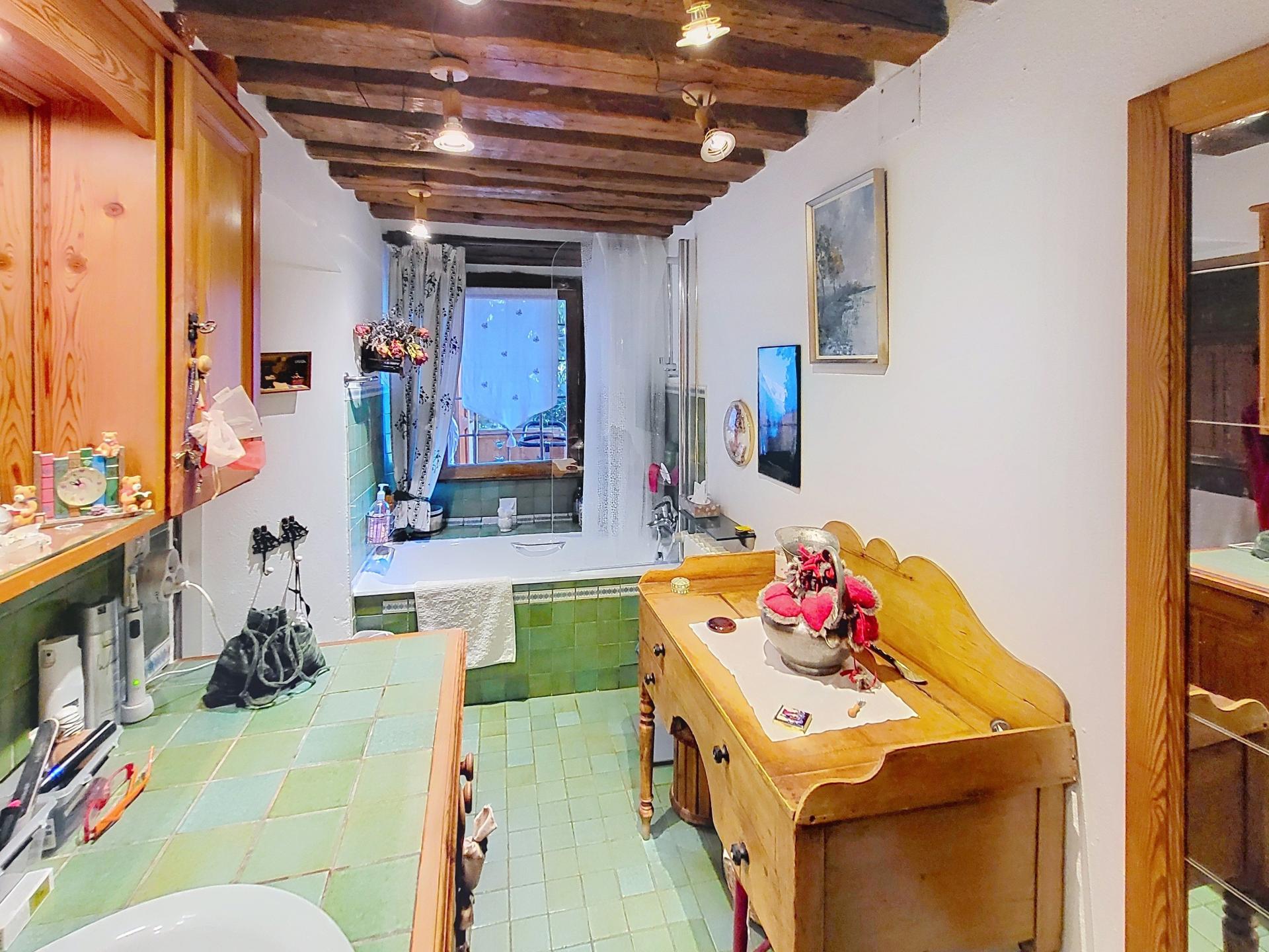 Photo 10 of the listing.