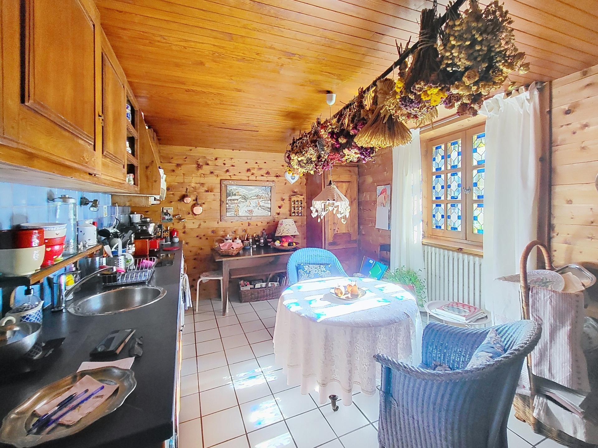 Photo 4 of the listing.