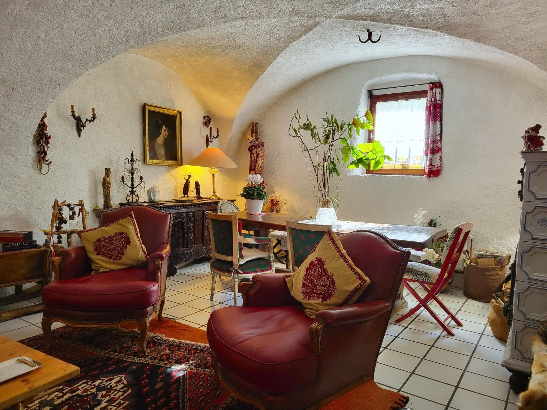 Photo 3 of the listing.