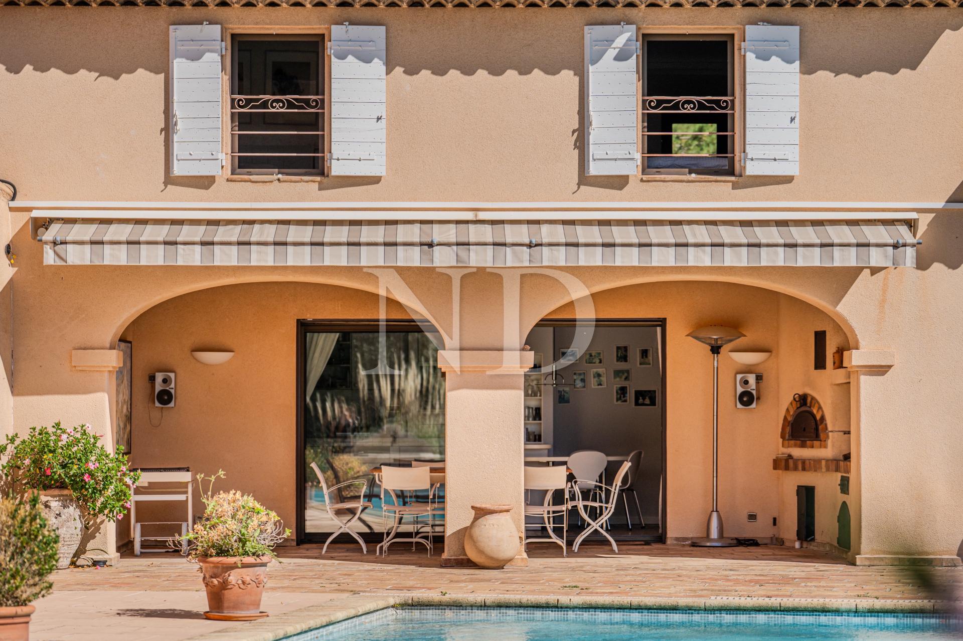 Photo 5 of the listing.