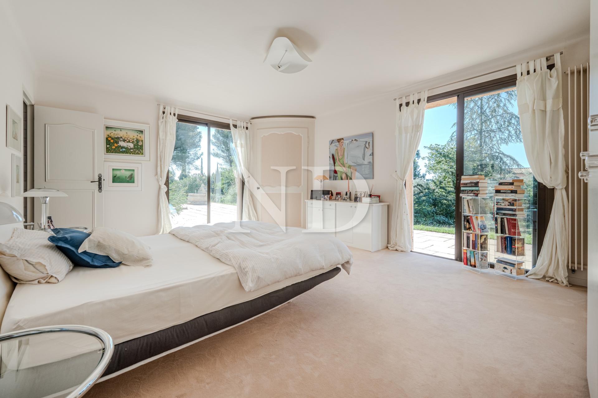 Photo 11 of the listing.