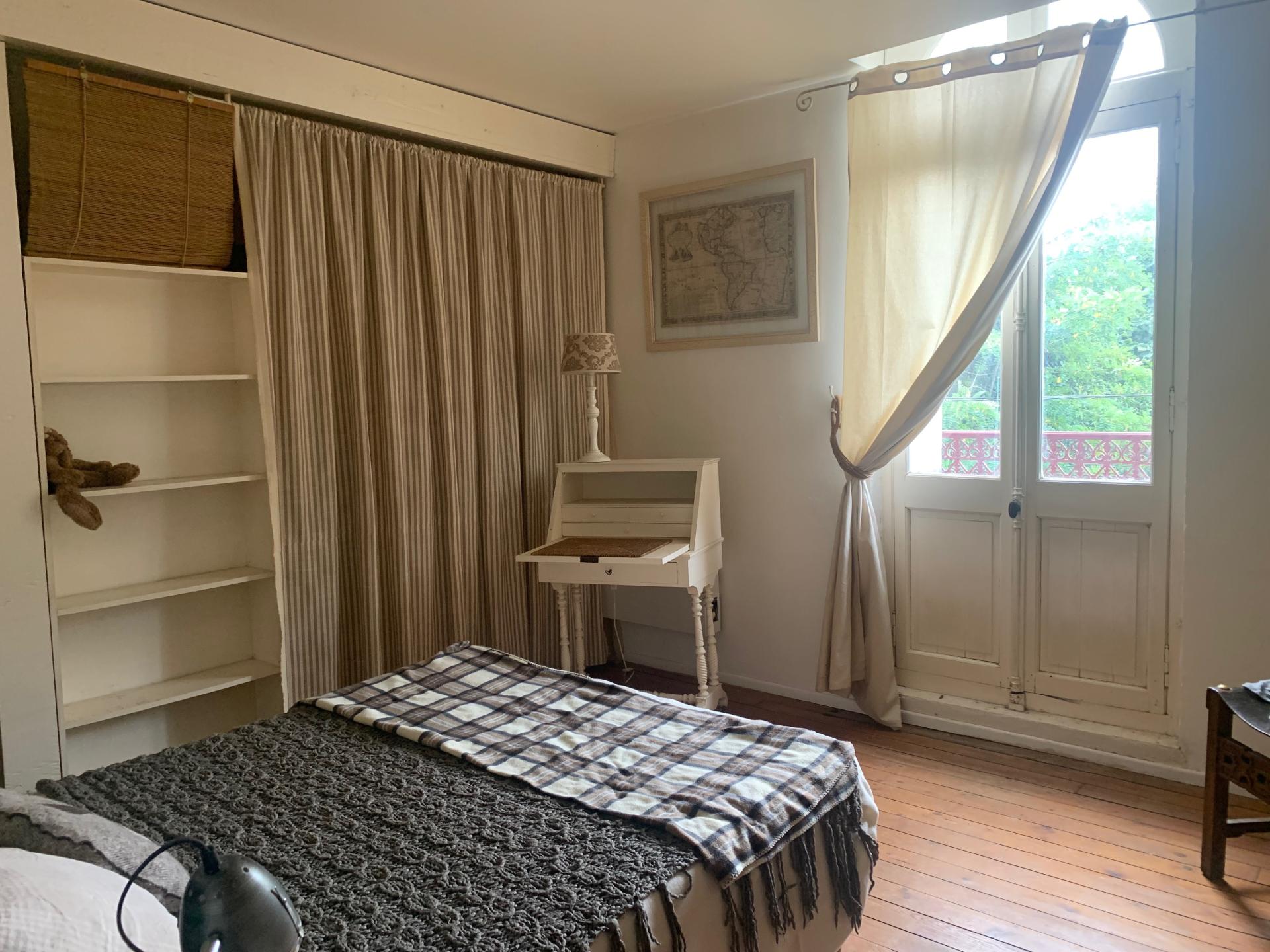 Photo 6 of the listing.