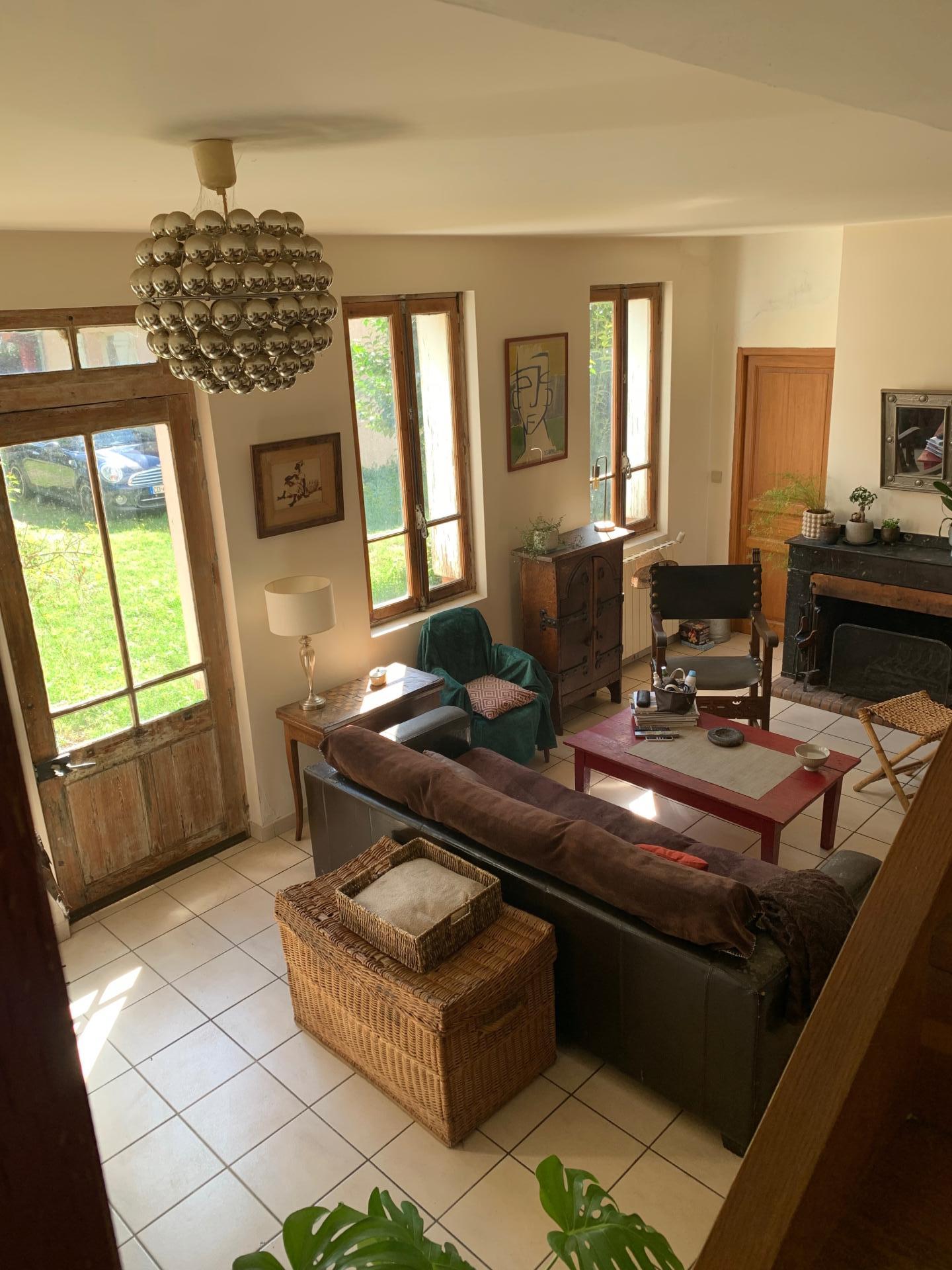 Photo 2 of the listing.