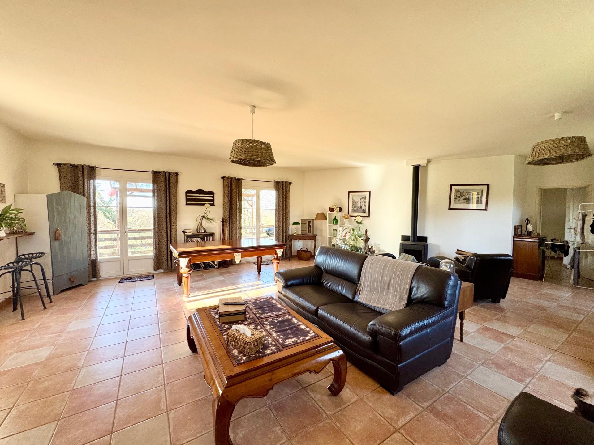 Photo 2 of the listing.