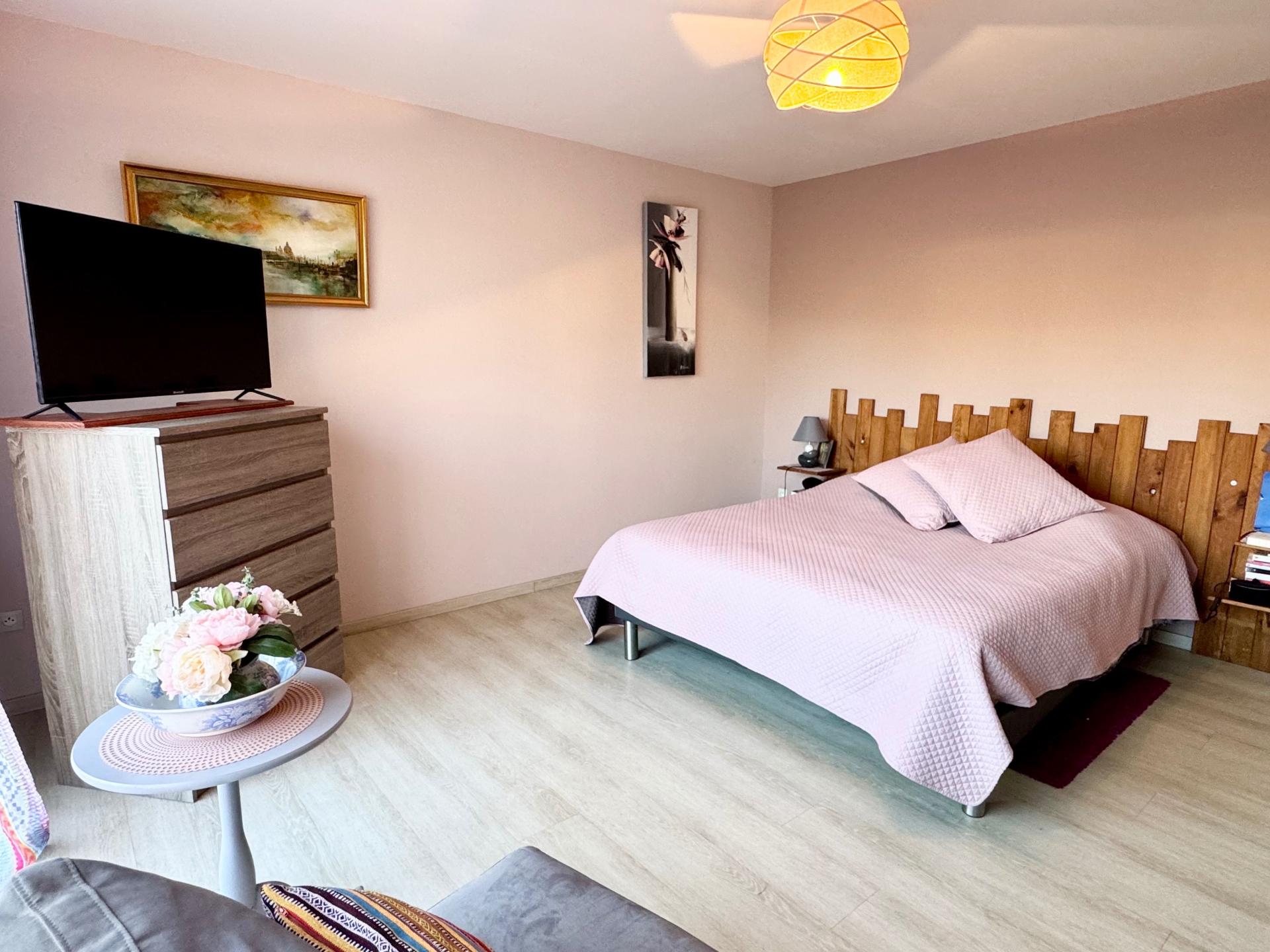 Photo 12 of the listing.