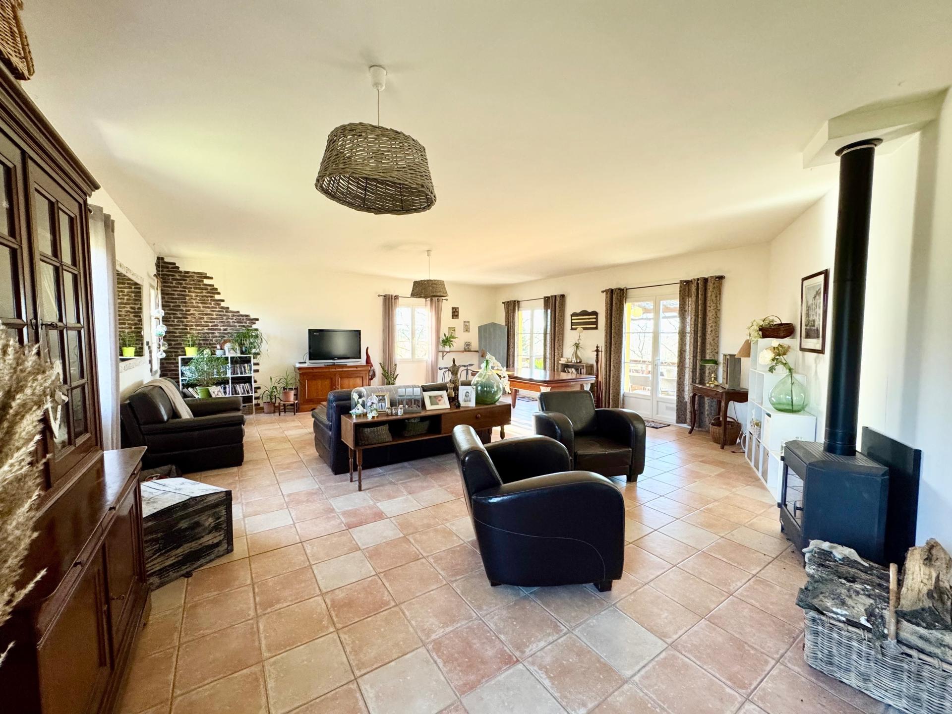 Photo 3 of the listing.