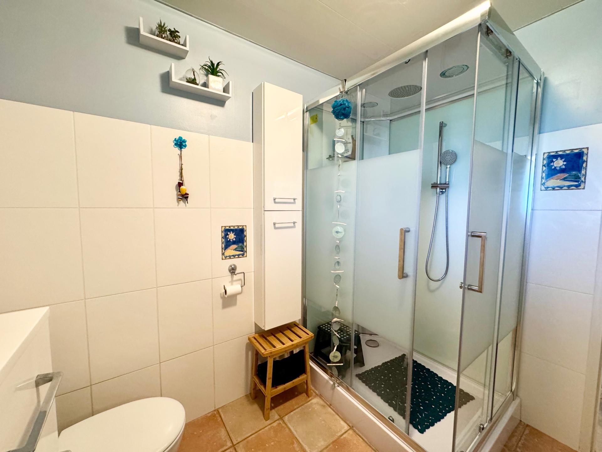 Photo 11 of the listing.