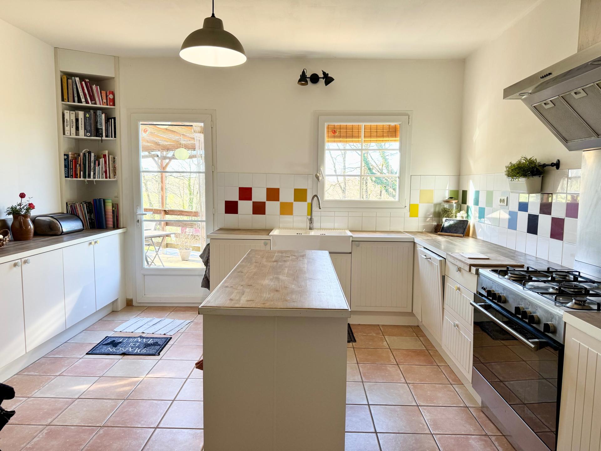 Photo 5 of the listing.