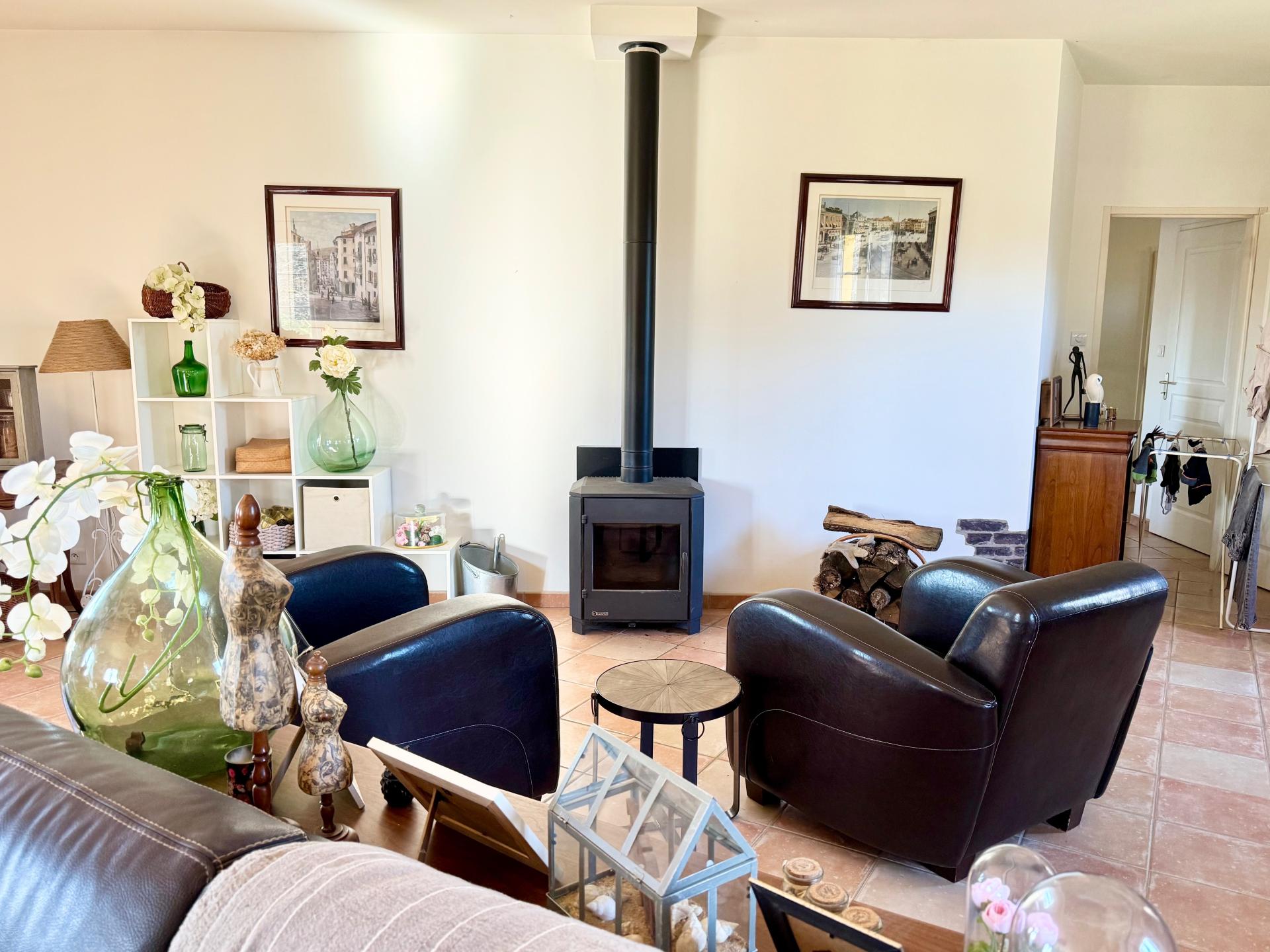 Photo 4 of the listing.