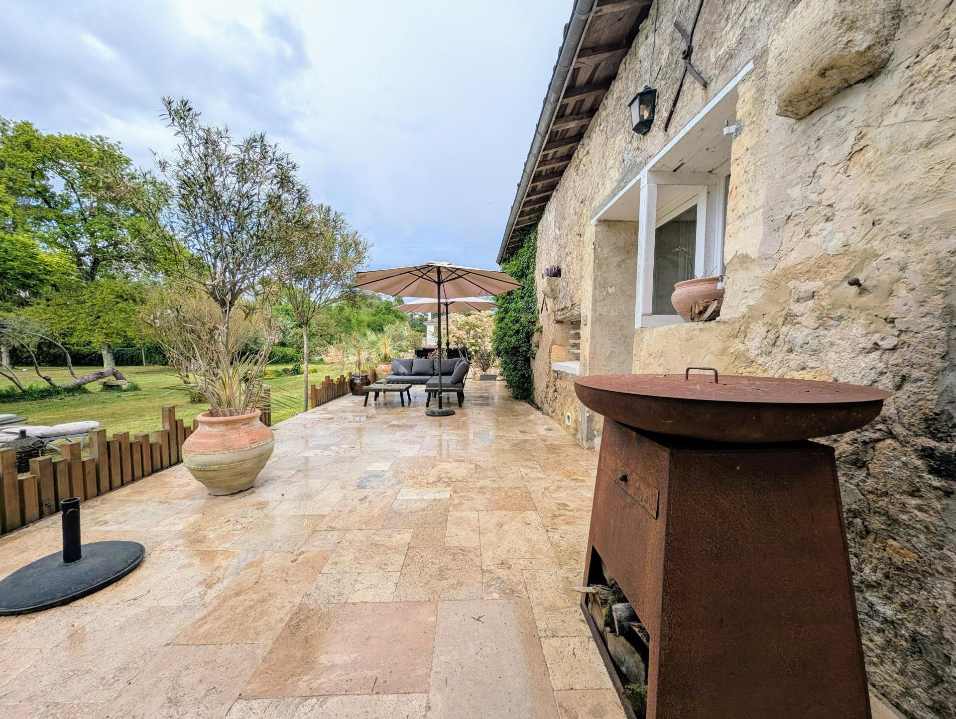 Photo 2 of the listing.