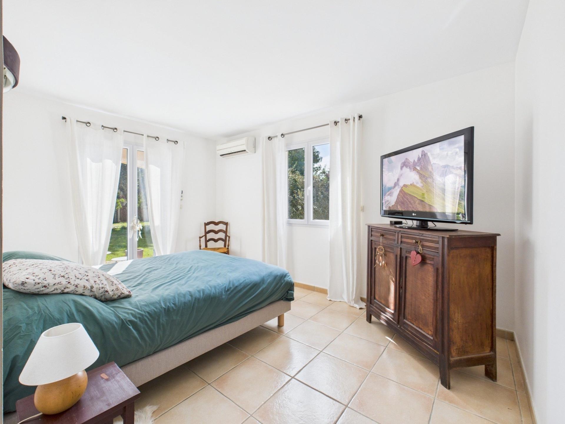 Photo 10 of the listing.