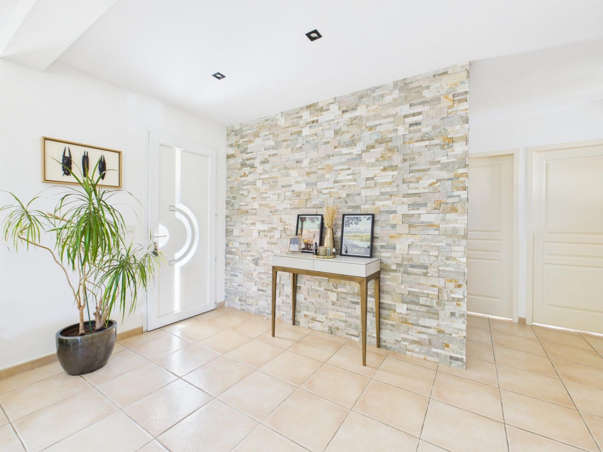 Photo 5 of the listing.