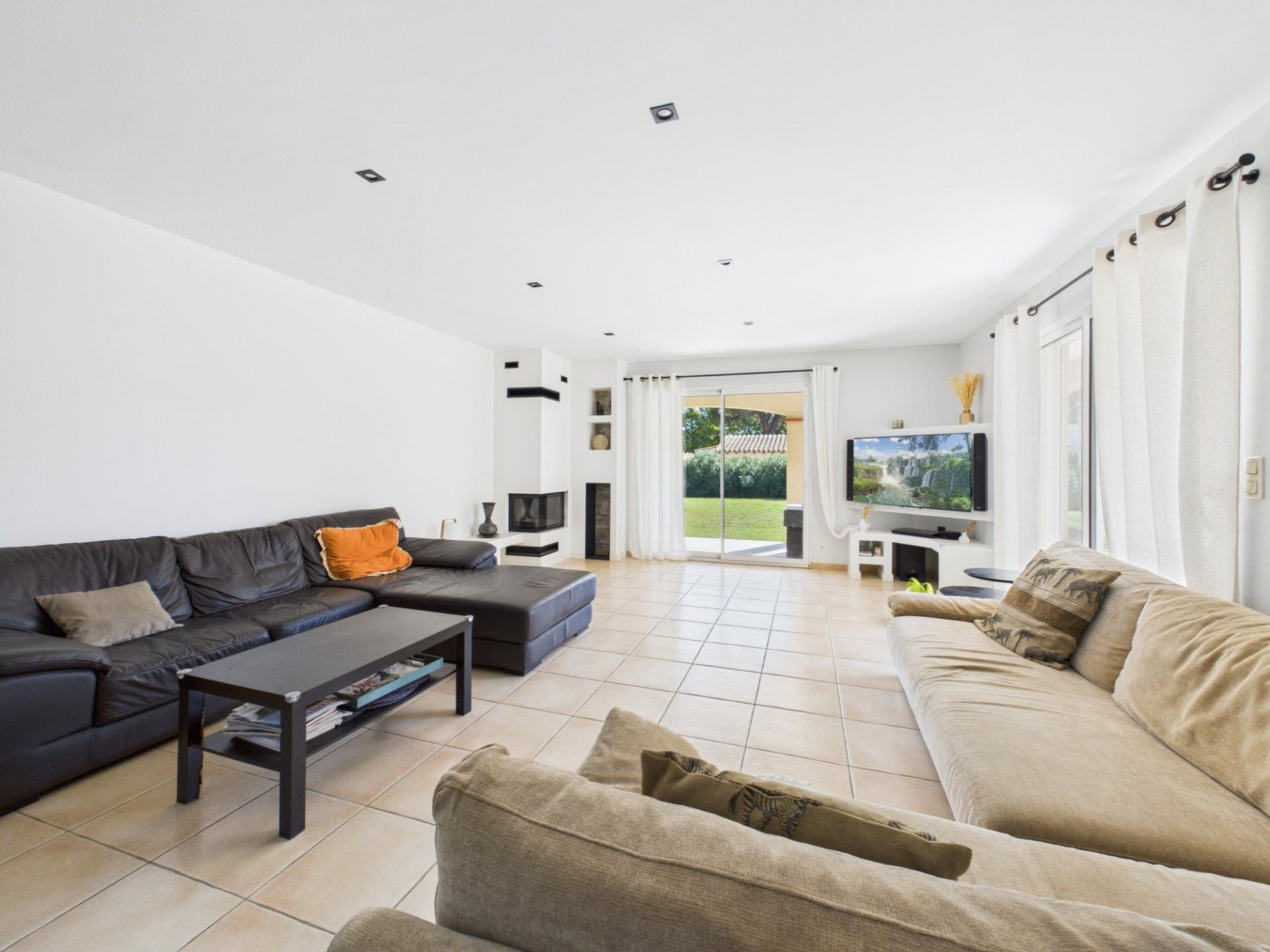 Photo 6 of the listing.