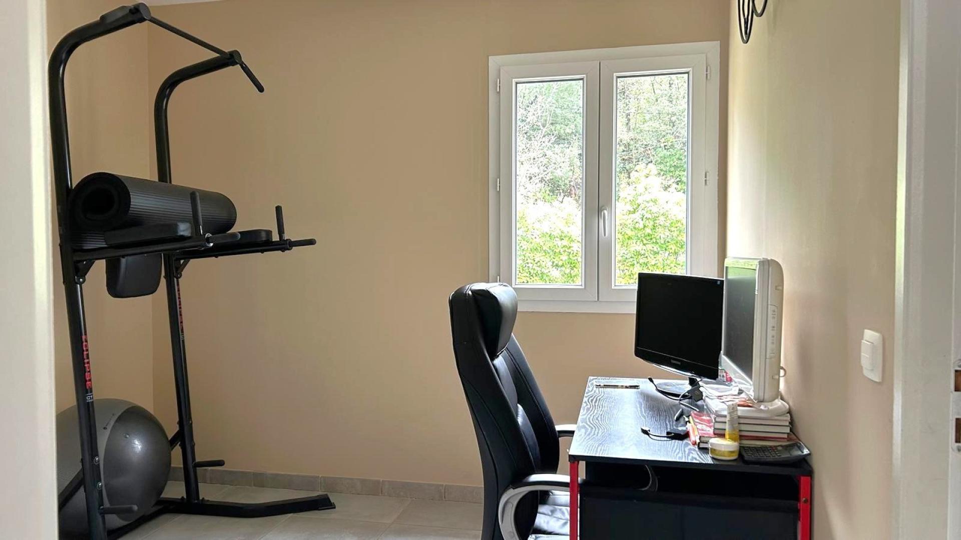 Photo 13 of the listing.