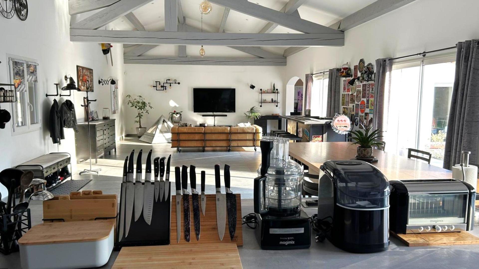 Photo 7 of the listing.