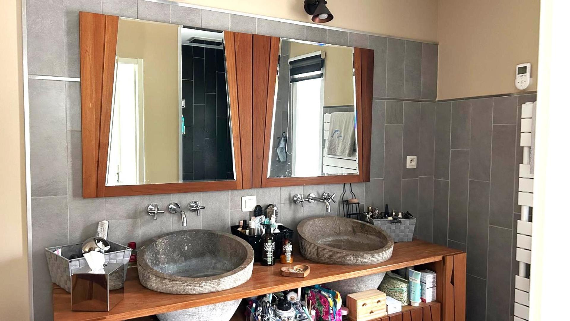 Photo 12 of the listing.