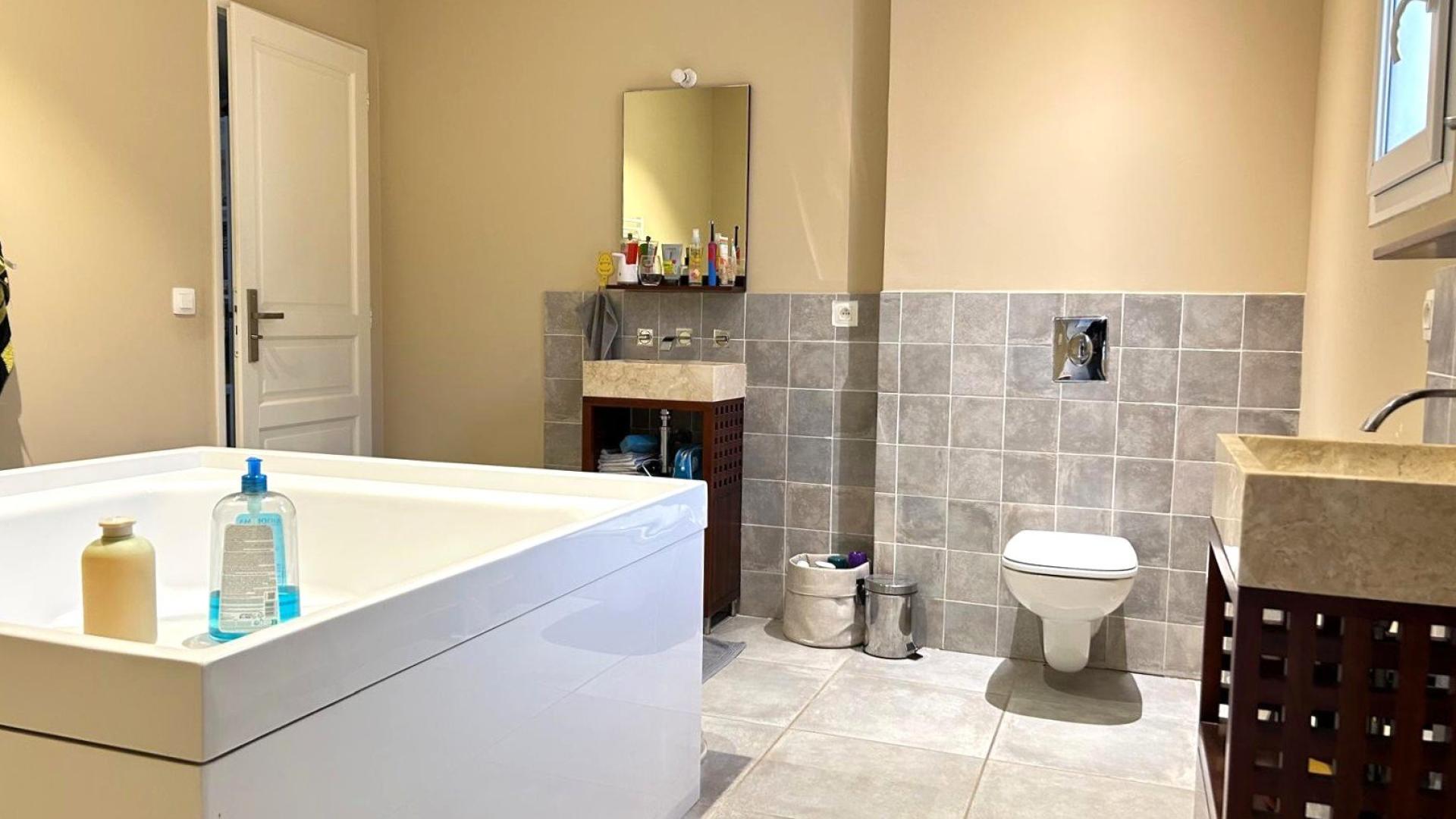 Photo 15 of the listing.