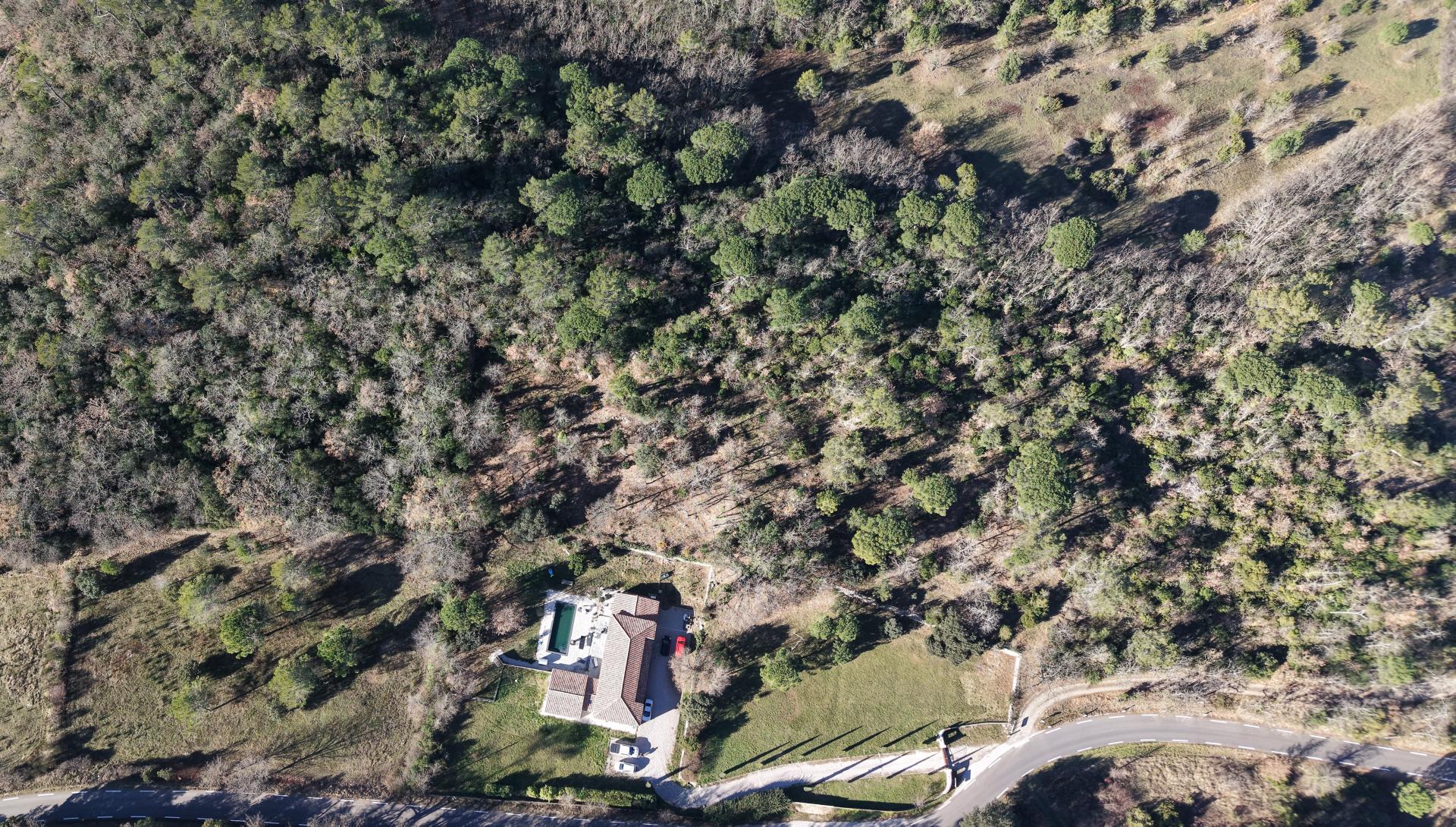 Photo 5 of the listing.